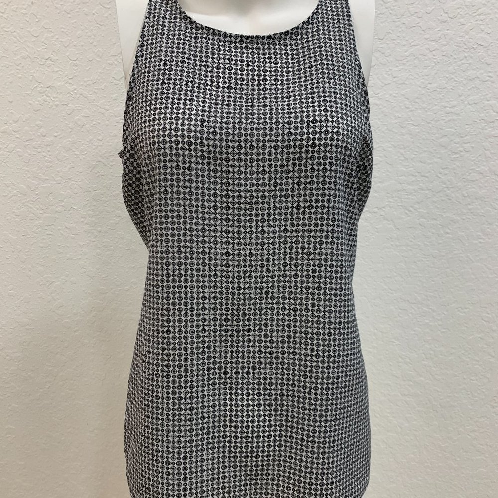 Old Navy Women Size Medium Tank Shirt White/ Black